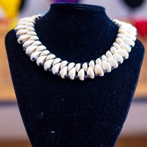 Collier en Cauris + Boucle d’Oreille